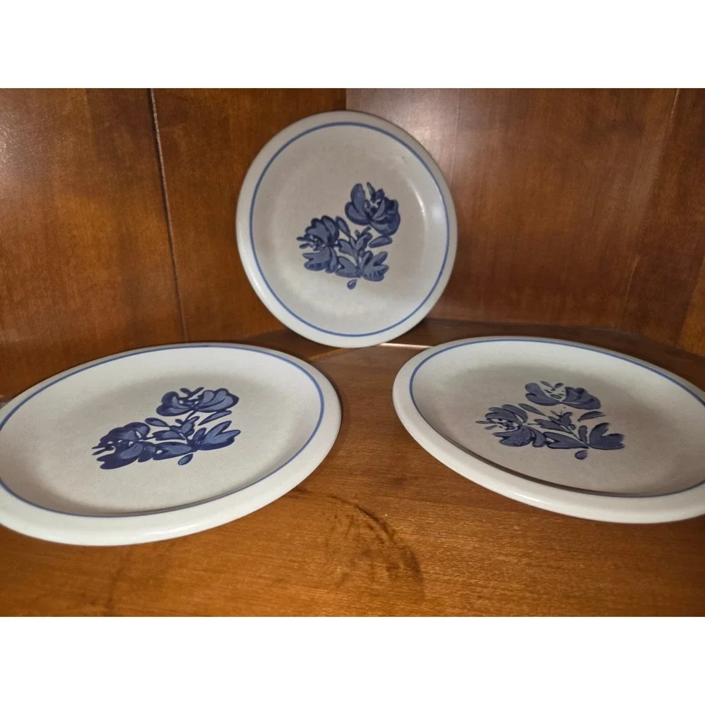 Pfaltzgraff Yorktowne Set of 6 Bread and Butter Plates Blue Floral Stoneware USA